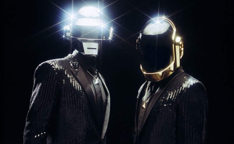 Daft Punk хамтлаг албан ёсоор тарлаа